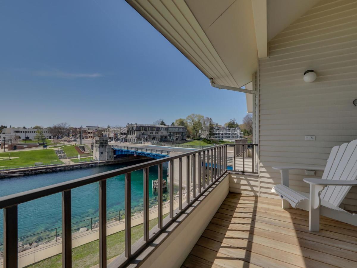 359 Edgewater Inn Charlevoix Exterior photo
